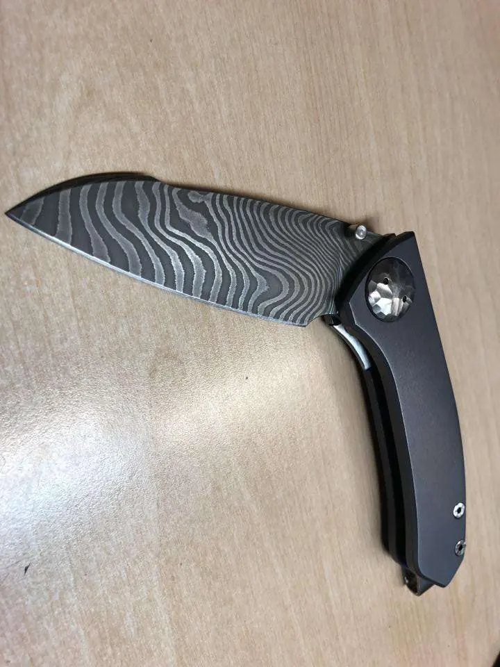 Messer mit geschwungener Klinge