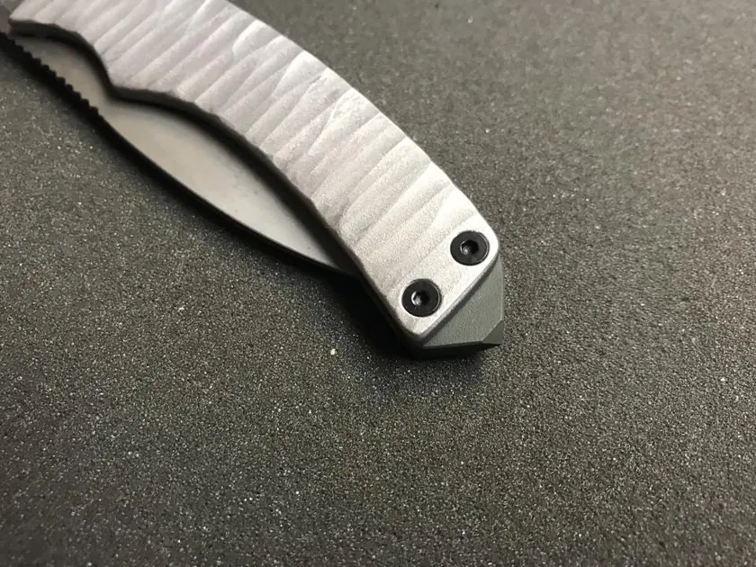 Messer mit langer, schmaler Klinge