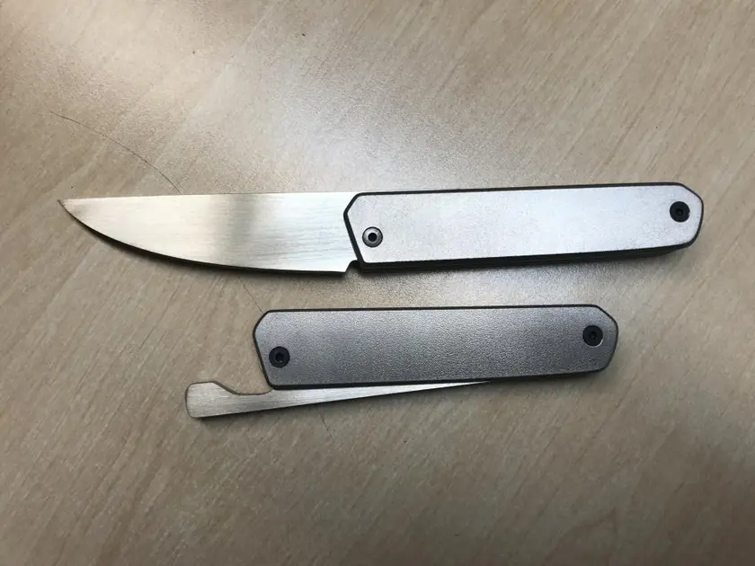 Messer freigestellt auf hellem Grund