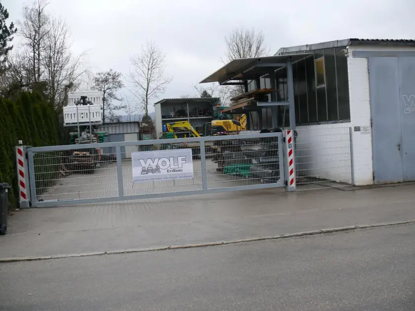 Toranlage in geschlossenem Zustand