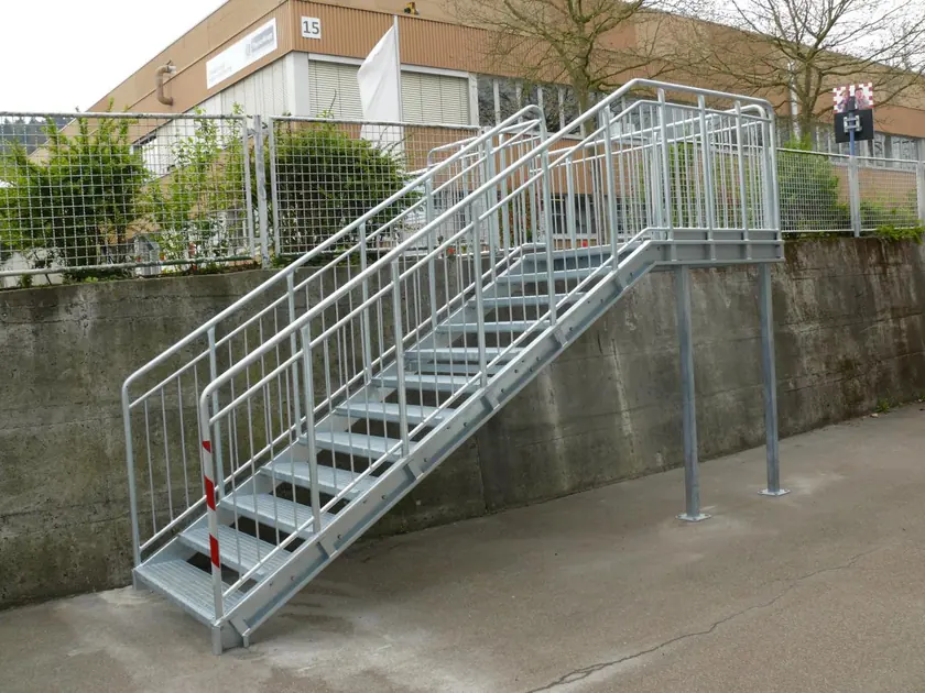 Treppenanlage aus Stahl im Außenbereich